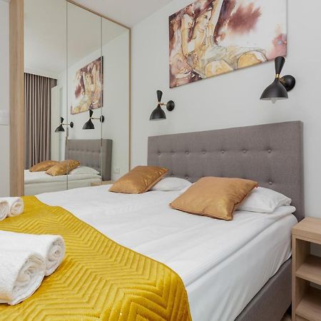 Mennica Residence - City Center Apartments By Noclegi Renters 바르샤바 외부 사진
